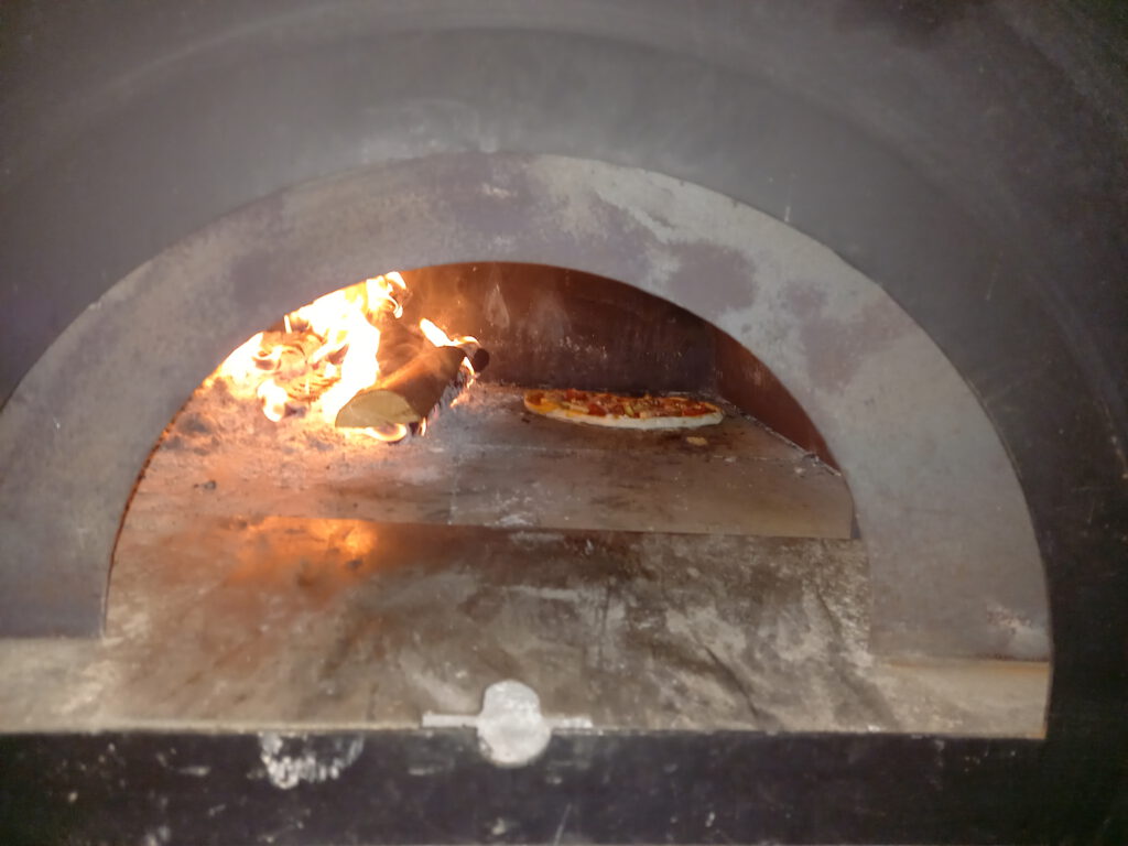buitengoed ta fete houtgestookte oven